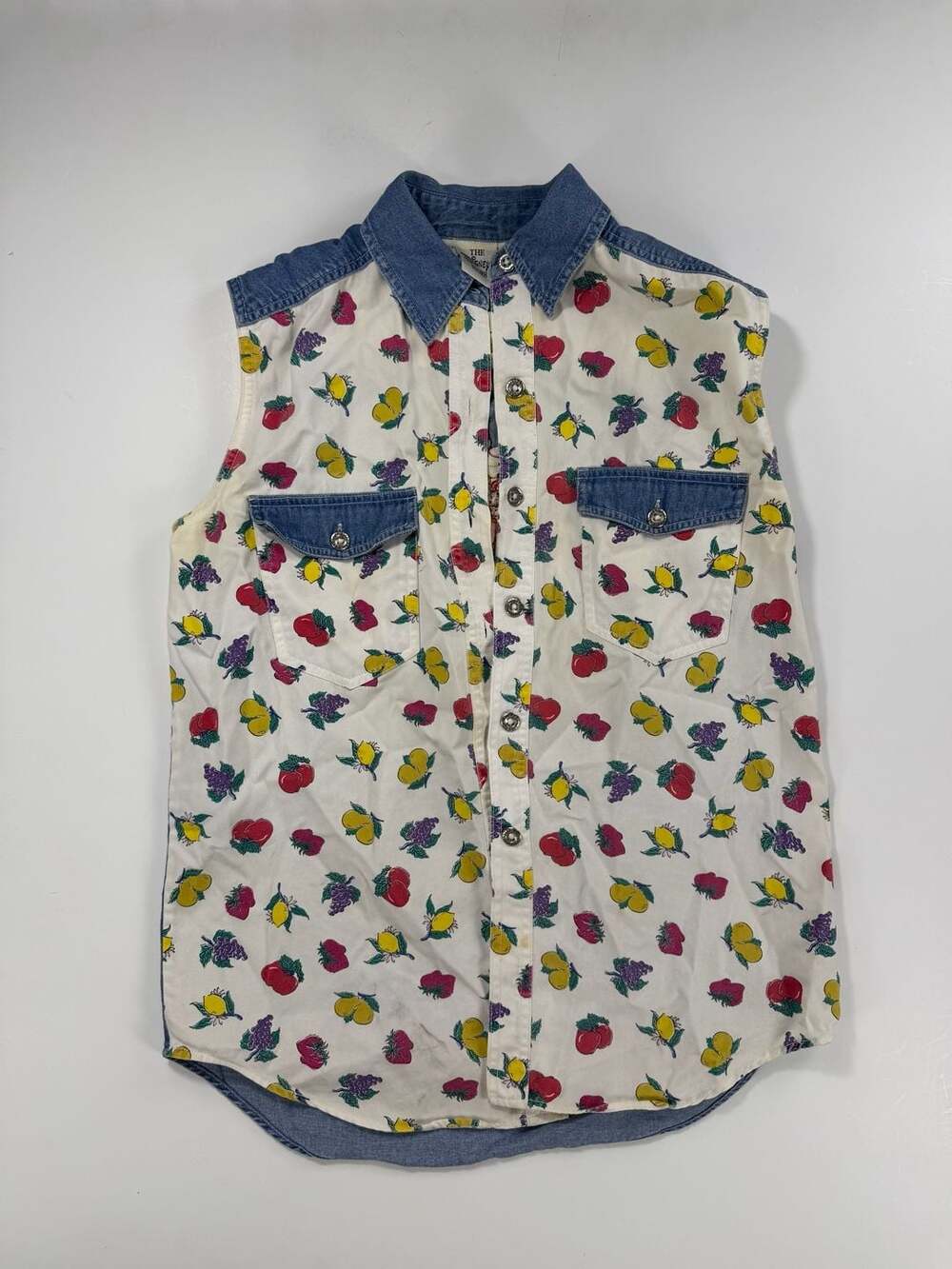 Vintage 90s The Disney Store Winnie the Pooh Fruit Stand Denim Vest